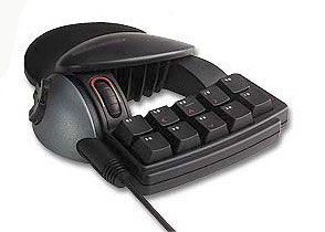 Un dispositivo de juego con un mini-teclado.