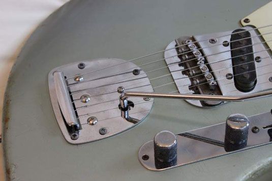 Fender stratocaster vibrato