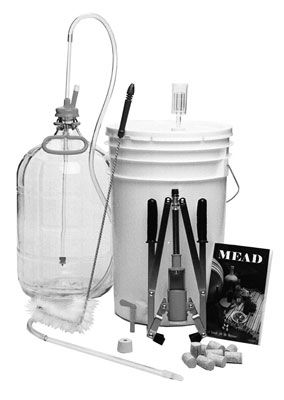 Aquí's a typical kit for brewing mead (honey wine).