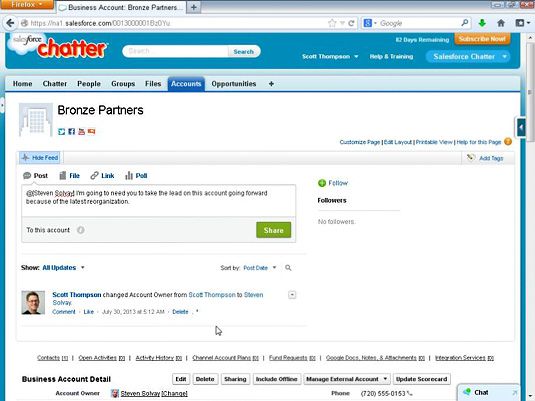Adición de Chatter comenta a un récord de cuenta de cliente Salesforce.com.