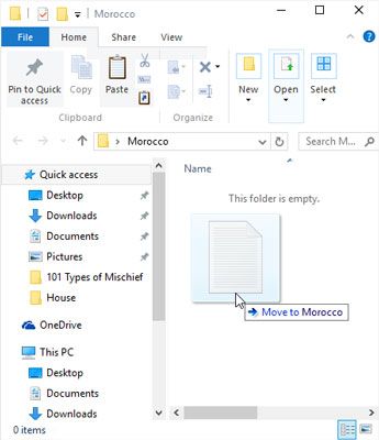 Al mover el ratón arrastra el archivo junto con él, y Windows explica que're moving the file. (B