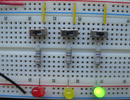 Girando simplemente el interruptor de más a la derecha en, sólo el LED verde recibe actual.