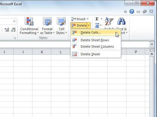 Uso de Excel's Delete commands to completely eliminate cells and their contents.