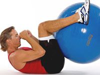 Cómo hacer ejercicios abdominales con una pelota de ejercicios
