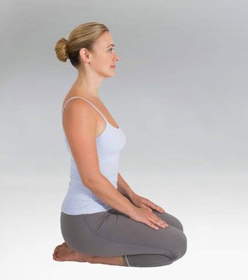 Cómo hacer la postura auspiciosa yoga (svastikasana)