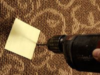 Cómo arreglar un piso chirriante que's carpeted