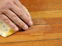 Cómo reparar arañazos en pisos de madera