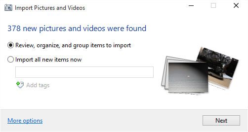 La ventana Importar imágenes y vídeos ofrece para copiar su cámara's files to your computer.