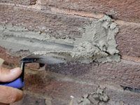 Cómo parchear mortero sobre paredes de ladrillo
