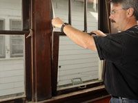 Cómo reparar o reemplazar los cables de la ventana de guillotina