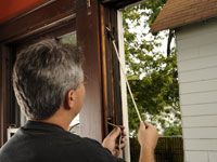 Cómo reparar o reemplazar los cables de la ventana de guillotina