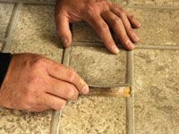 Cómo reparar pisos laminados de vinilo