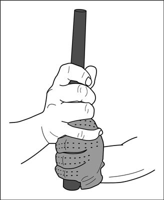 En la empuñadura Vardon, el meñique derecho se superpone con el dedo índice izquierdo.
