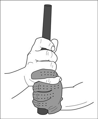 Una alternativa consiste en entrelazar el meñique derecho y el dedo índice izquierdo.