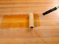 Cómo teñir y sellar pisos de madera