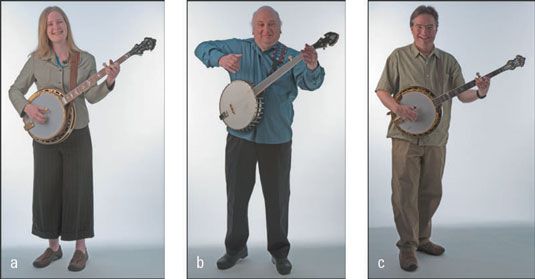 Erin (a), Jody (b) y Bill (c) utilizar correas de pie durante la reproducción y mantenga sus banjos ligero