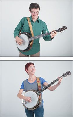 Dos formas diferentes de llevar una correa de banjo. [Crédito: Fotografías de Anne Hamersky]