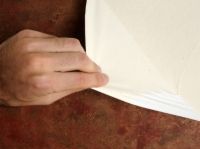 Cómo quitar el papel pintado seco pelado