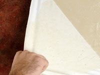 Cómo quitar papel pintado de paneles de yeso en remojo y raspado