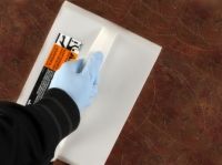 Cómo quitar papel pintado de paneles de yeso con un vapor del papel pintado