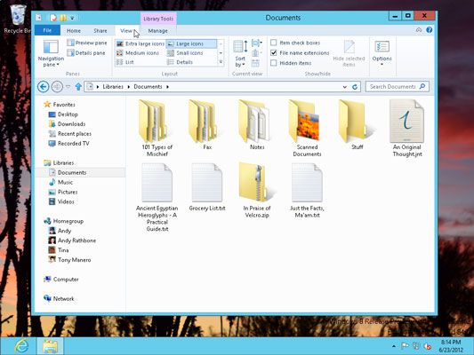Abra Windows 8's Desktop app, and Windows' traditional desktop appears, ready for serio
