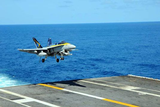 F / A 18 Hornet (Marina de EE.UU.). [Crédito: Cortesía de la fotografía navy.mil]