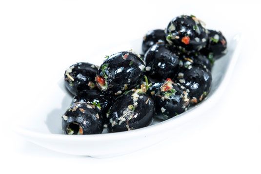 Receta de aceitunas negras con especias mediterráneas